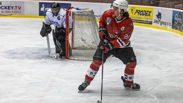 2. liga, skupina západ (nadstavba B, 3. kolo): SHC Klatovy (na snímku hráči v červených dresech) - HC Benátky nad Jizerou 5:4 po prodloužení.