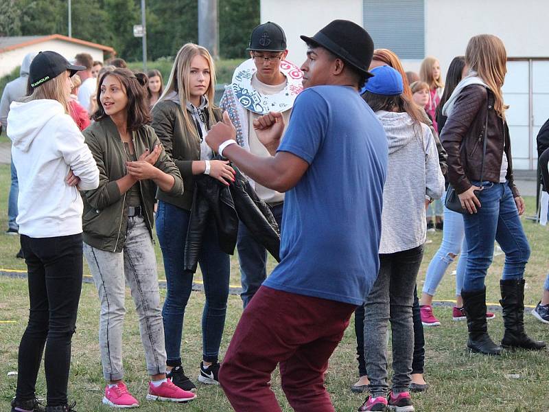 Během festivalu Open Air Lázně v Klatovech vystoupil zpěvák Ben Cristovao.