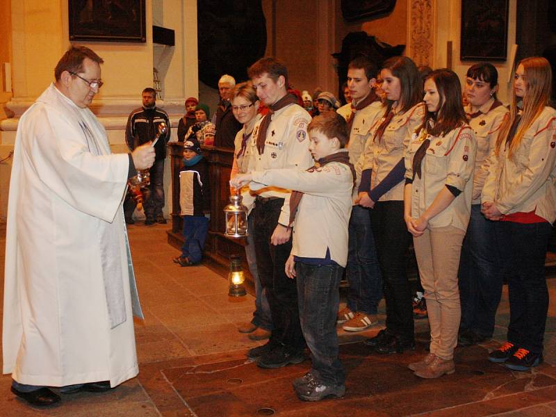 Rozdávání betlémského světla v Klatovech 2014.