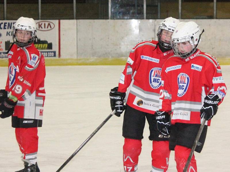 Liga mladších žáků: HC Klatovy (v červeném) - HC Lužnice 9:3. 