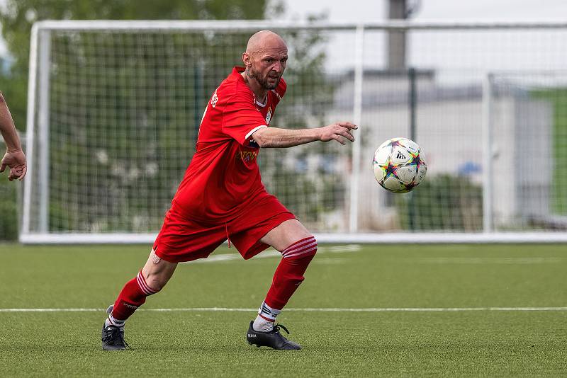 I. B třída, skupina B, 23. kolo: SK Klatovy 1898 B (na snímku fotbalisté v červených dresech) - SK Bolešiny (modří) 2:0.