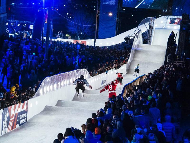 Václav Kosnar z Klatov při závodě série Red Bull Crashed Ice 2017 v americkém Saint Paul