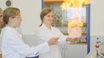 Na gymnáziu v Klatovech otevřeli novou chemickou laboratoř