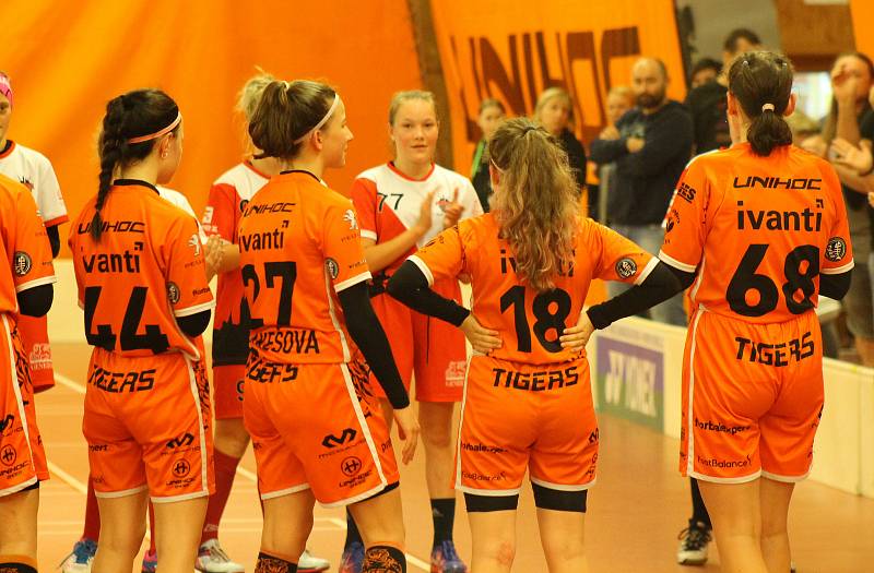 PG 2020 - G14: Sport Club Klatovy (bíločervené dresy) - Tigers Start98 Kunratice (oranžové dresy).