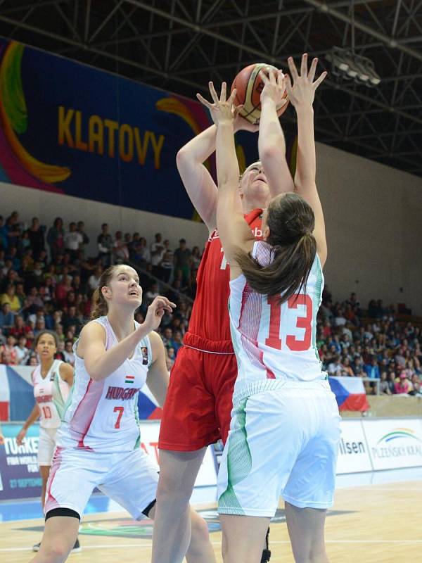 České reprezentantky podlehly v neděli na MS do 17 let Maďarkám v prodloužení 85:88.