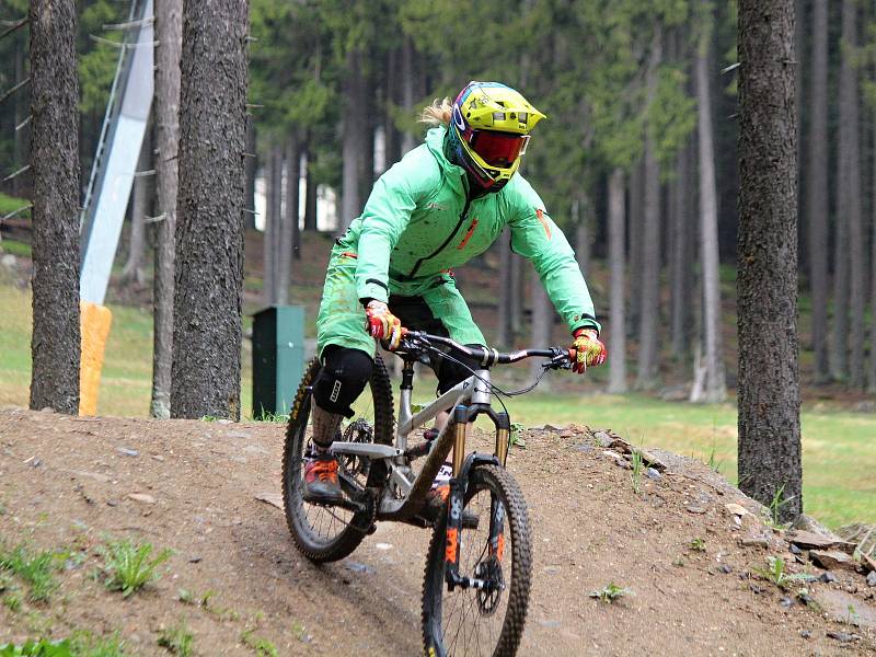 Zahájení sezony v bikeparku na Špičáku.