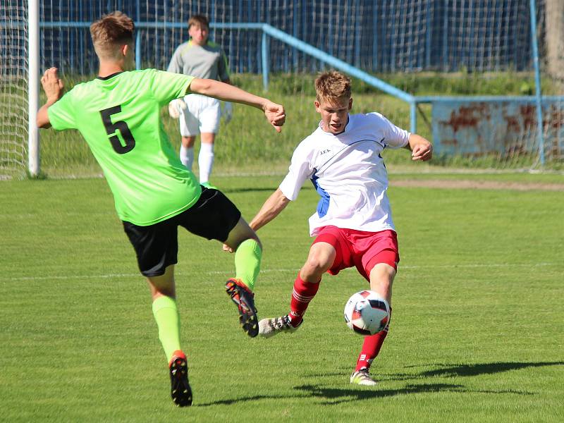 Krajský přebor staršího dorostu 2016/2017: Klatovy (bílé dresy) - Vejprnice 1:4.