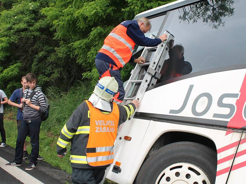 Nehoda autobusu u Kokšína.