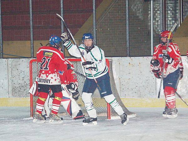 Dorost HC Klatovy doma prohrál s Českým Krumlovem 2:7. 