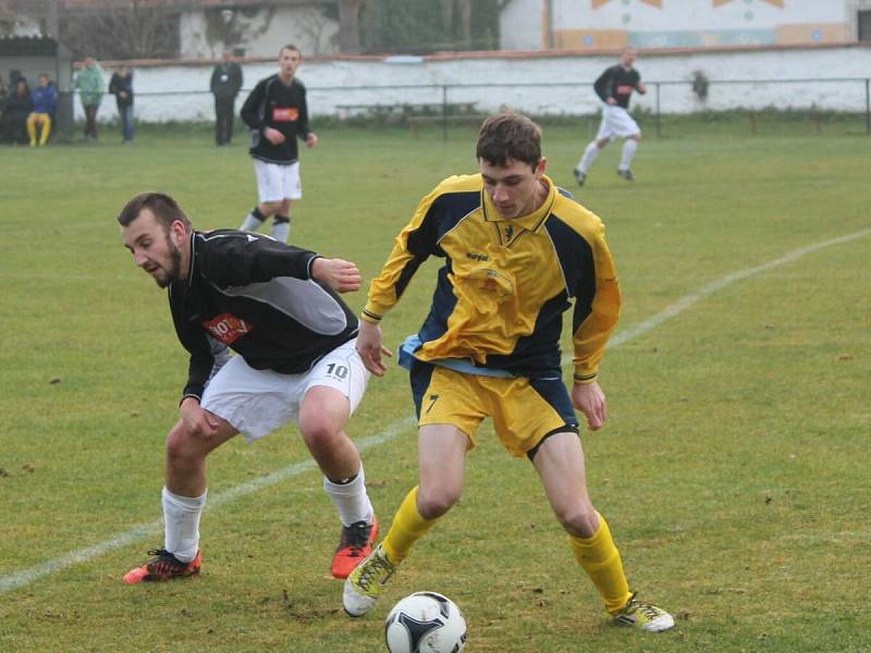 1. B třída: Hradešice (ve žlutém) - Přeštice B 2:1.