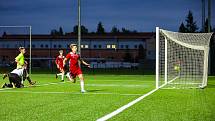 Fotbalisté TJ Start Luby (na archivním snímku hráči ve žlutých dresech) prohráli s rezervou Petřína 0:3. Ta rozhodla po pauze a slaví postup do krajského přeboru.