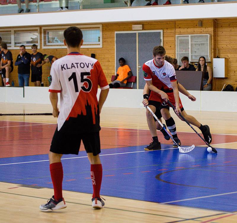 2. kolo Poháru Českého florbalu: Sport Club Klatovy (červenobílí) vs. SK Meťák České Budějovice 15:4.