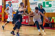 Basketbalisté BK Klatovy (na archivním snímku hráči v bílých dresech) prohráli v prvním kole Českého poháru na palubovce BK Lokomotiva Plzeň B.