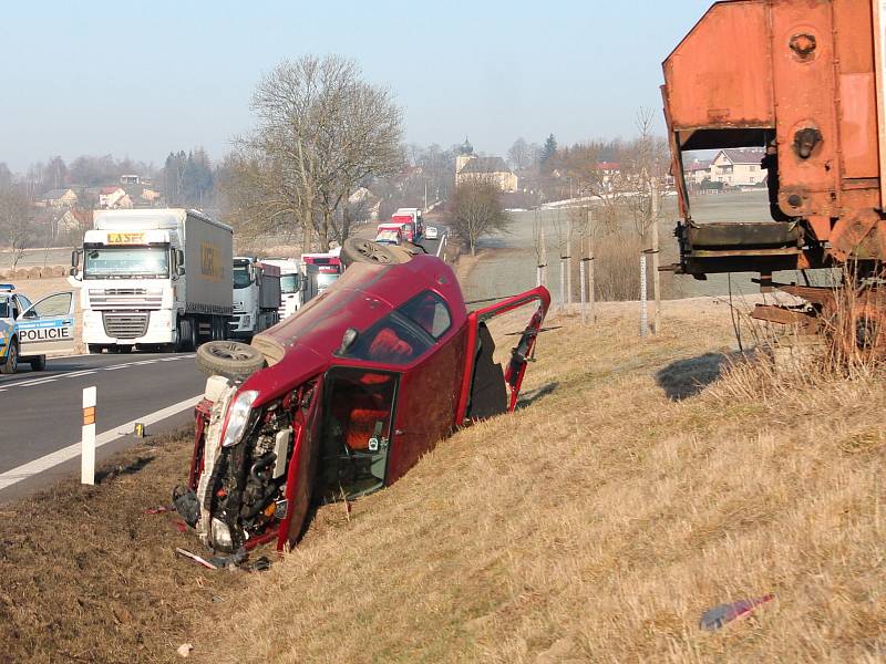 Páteční nehoda u Zavlekova