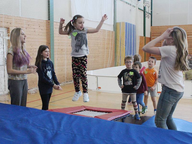 Zimní olympiáda mateřské školy v Klatovech.