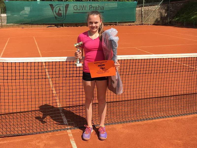 Simona Kadlecová z LTK Klatovy vyhrála oblastní přebor dorostenek a pojede na mistrovství ČR.