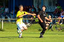 Fotbalisté Pačejova (na archivním snímku hráči v tmavých dresech) porazili v 9. kole okresního přeboru Hradešice 1:0.