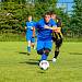 Okresní přebor, 25. kolo: TJ Sokol Hradešice (na snímku fotbalisté ve žlutočerných dresech) - TJ Sokol Vrhaveč (modří) 1:0.