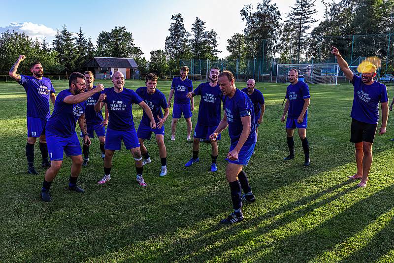 Baráž o I. A třídu, odveta: FK Svéradice (zelení) - TJ Sokol Malesice 1:2 (1:0).