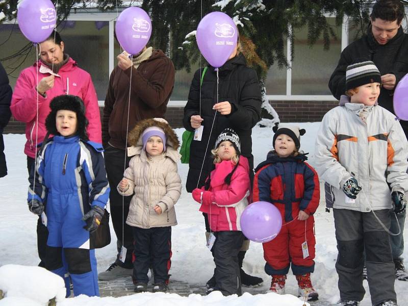 Vypouštění balonků Ježíškovy v MŠ Sluníčko v Klatovech