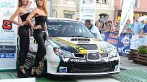 Posádky při předstartovní show a na tratích Rally Agropa