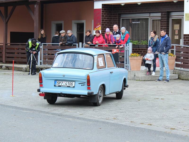 Sraz AMK Trabant Plzeň k 50. výročí klubu, jízda zručnosti v Běšinech