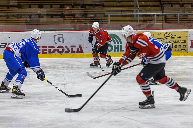 16. kolo západní konference 2. ligy: SHC Klatovy (na snímku hokejisté v červených dresech) - HC Benátky nad Jizerou 3:4.