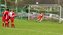 3. kolo České divize žen, skupina C: TJ Mokré - SK Klatovy 1898 (na snímku fotbalistky v červených dresech) 2:1 (1:0).