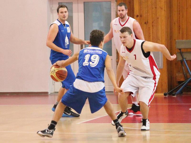 Druhá liga mužů: BK Klatovy (bílé dresy) - Basketbal Jiskra Domažlice 77:73