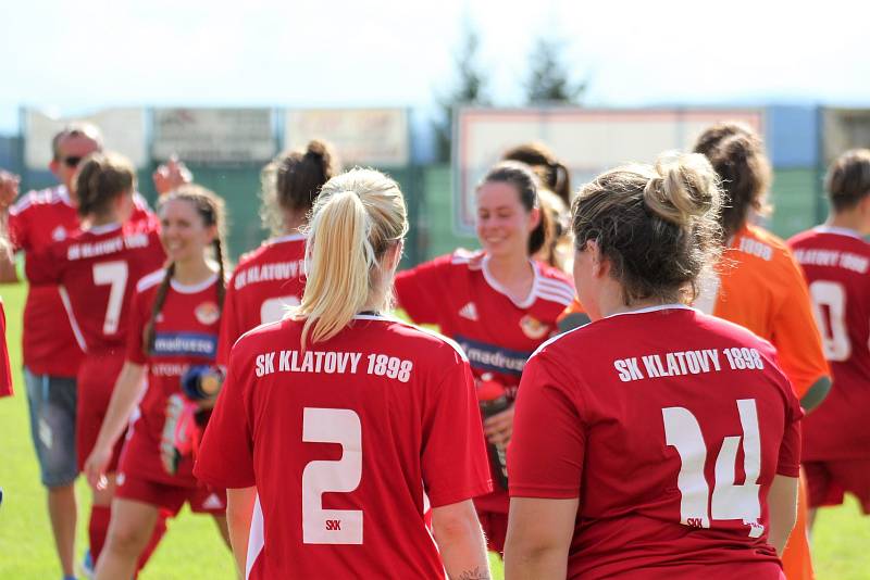 Na podzim fotbalistky SK Klatovy 1898 (červené dresy) porazily Borovany (modré dresy) 7:2. A uspěly i v nedělní odvetě, tentokrát 9:1.