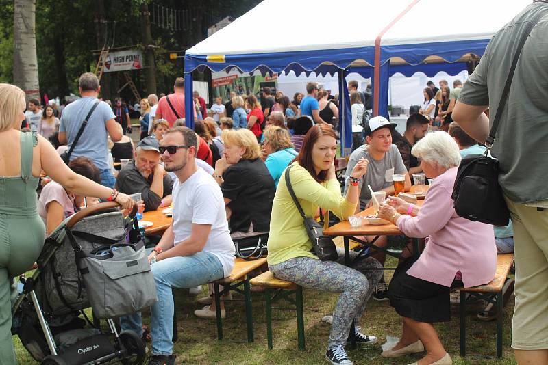 V Sušici voněla exotická jídla. Lidé mohli ochutnat i pavouka v rumu.