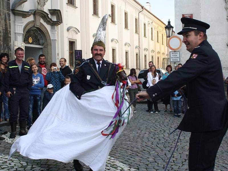 Hasičská a motorkářská svatba v Klatovech