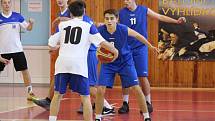 Basketbal, krajské finále SŠ: Gymnázium Klatovy (modří) - Gymnázium Domažlice