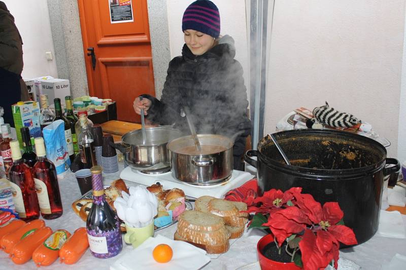 Vánoční dobročinný bazar v Klatovech 14. 12. 2014