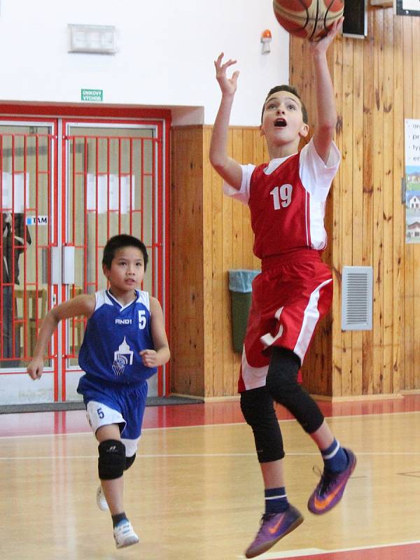 Kvalifikace o národní finále nejmladších minižáků v basketbalu - zápas Klatovy (červení) - Domažlice.