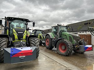 Zhruba tři desítky traktorů se vydaly ve čtvrtek dopoledne z Číhaně na protestní jízdu zemědělců.