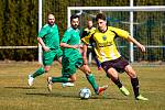 Fotbalisté TJ Pfeifer Chanovice (na archivním snímku hráči v zelených dresech) remizovali ve 22. kole I. B třídy s Blovicemi 1:1. Na penalty vyhráli hosté.