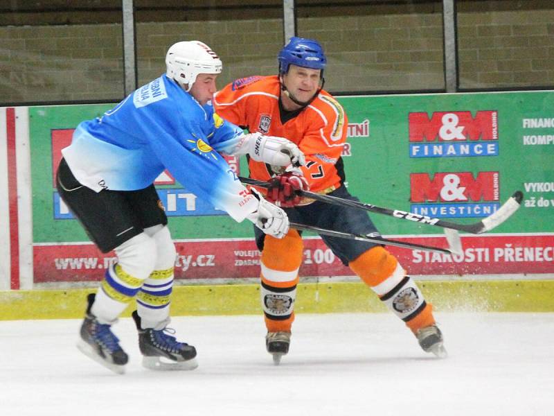 Šumavská liga amatérského hokeje: AHC Vačice (oranžové dresy) - HC 2009 Nýrsko 8:4 