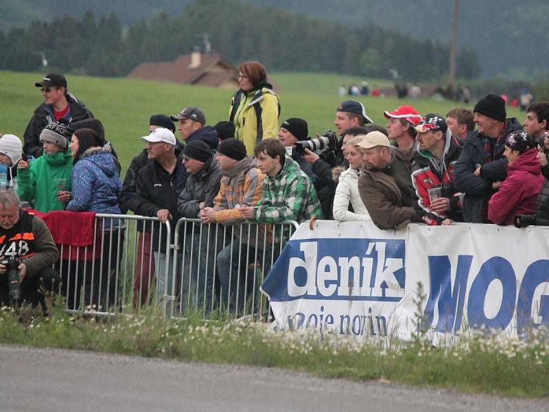 První rychlostní zkouškou 23. Historic Vltava Rallye byl tradičně Klatovský okruh.