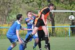 1. B třída, skupina B: Strážov (v modrém) - Hradešice 1:1.