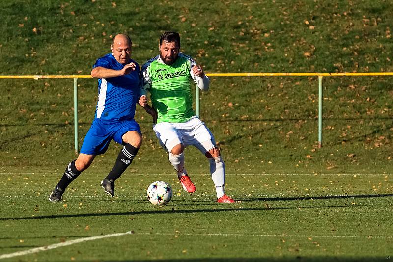 Fotbalisté FK Svéradice (na archivním snímku fotbalisté v zelených dresech) prohráli na závěr podzimní části sezony na půdě Losiné 1:4.