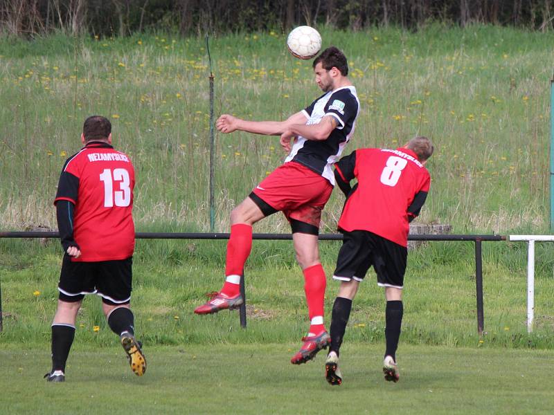 Fotbal, okresní přebor:  Vrhaveč (bílí) - Nezamyslice