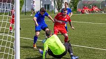 I. B třída, skupina B, 23. kolo: SK Klatovy 1898 B (na snímku fotbalisté v červených dresech) - SK Bolešiny (modří) 2:0.