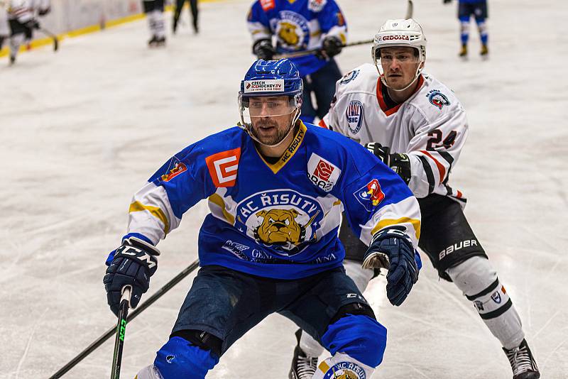 2. liga, skupina Západ (3. kolo): SHC Klatovy (na snímku hokejisté v bílých dresech) - HC Řisuty 6:3 (3:0, 1:1, 2:3).