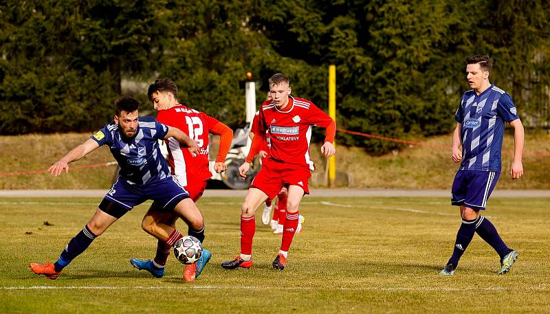 17. kolo FORTUNA divize A: Slavoj Mýto (modří) - SK Klatovy 1898 3:1 (1:0).