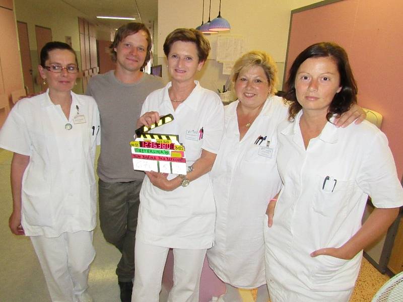 V sušické nemocnici točili filmaři klíčovou scénu seriálu Vzteklina.