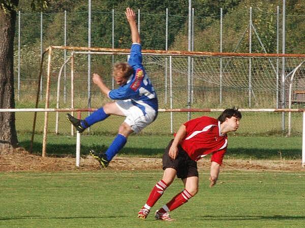 V derby porazily Luby (červené dresy) Nýrsko 3:0.