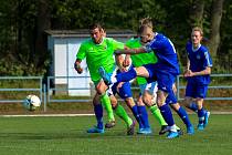 Fotbalisté TJ Sušice (na archivním snímku hráči v modrých dresech) prohráli v Bělé nad Radbuzou 0:1, přestože hráli celý druhý poločas přesilovku.