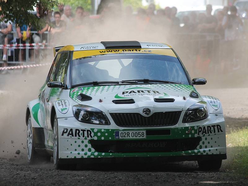 Posádky při předstartovní show a na tratích Rally Agropa