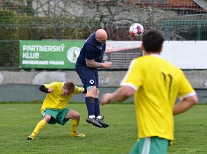 I. B třída Středočeského kraje, skupina D (17. kolo): SK Slavia Jesenice (na snímku fotbalisté v modrých dresech) - TJ Sokol Teplýšovice 3:4.